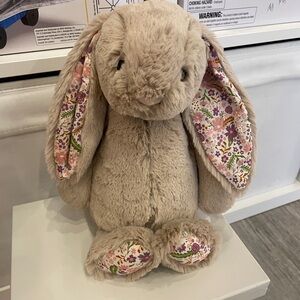 Jellycat Blossom Beige Bunny ‘Petal’